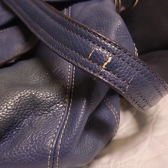 Tignanello Woman's blue leather purse. Beautiful, luxurious, minimal call outs - Picture 8 of 8